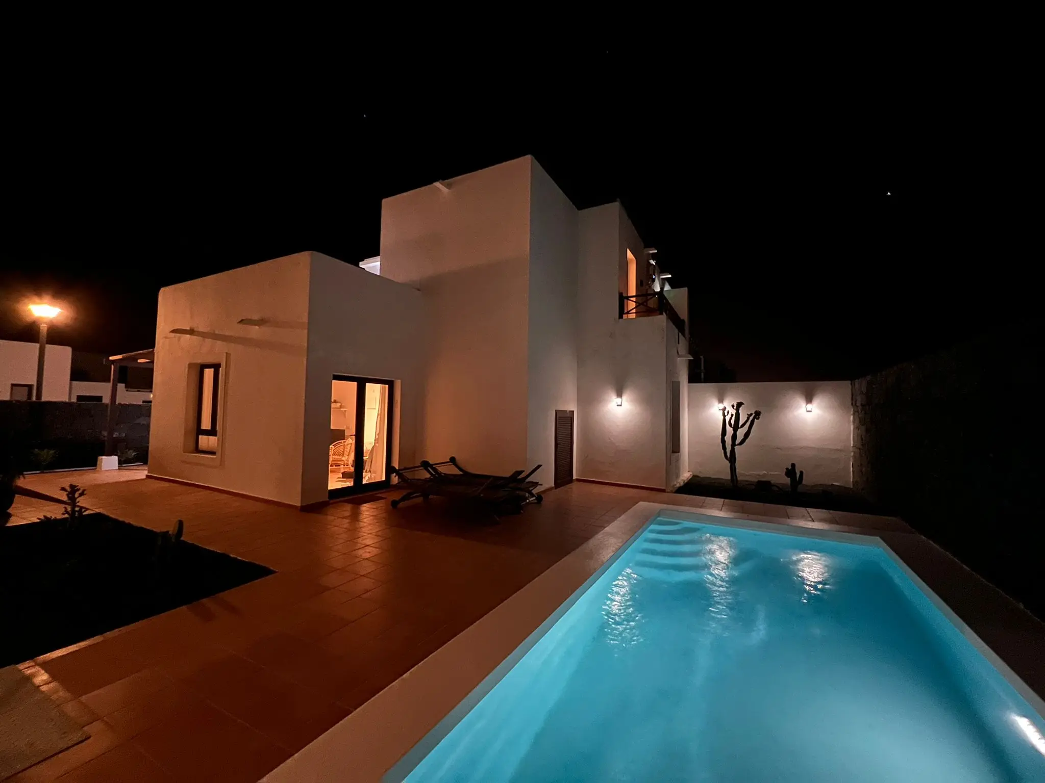 Pool und Poolterrasse